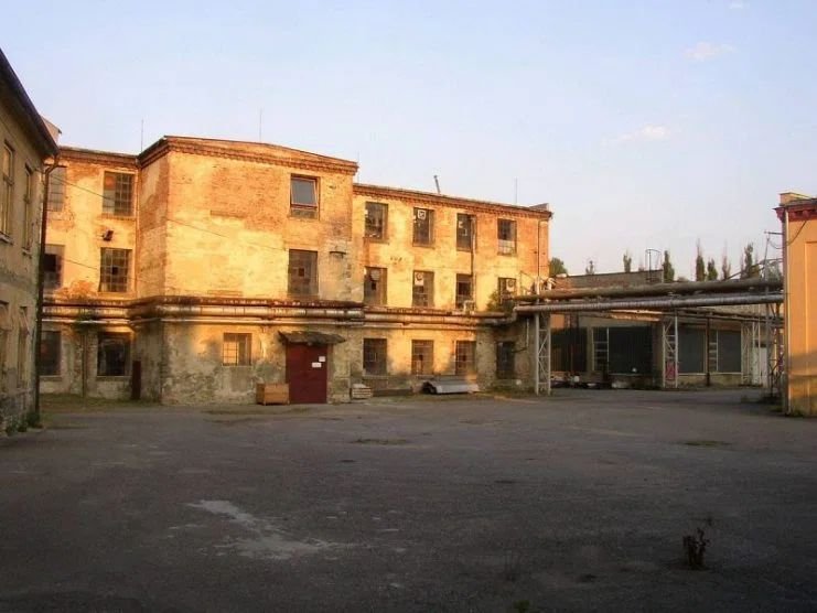 A fábrica de Schindler no antigo local do campo de trabalho de Brünnlitz, República Checa, em 2004