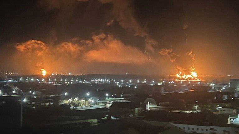 Explosão em depósito de petróleo na Rússia próximo da fronteira com a Ucrânia