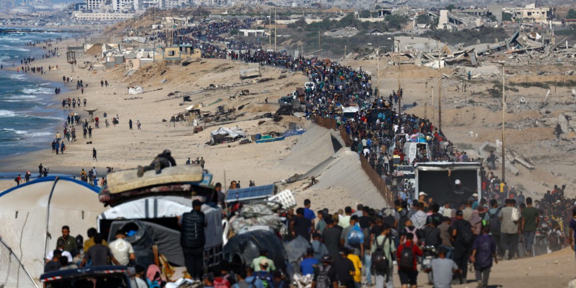 Esperança em Gaza: milhares de palestinos voltam para casa