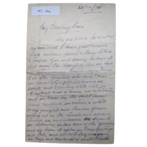 Carta escrita por um soldado da Primeira Guerra Mundial descrevendo os acontecimentos da Trégua de Natal de 1914, enviada do front europeu para sua família.